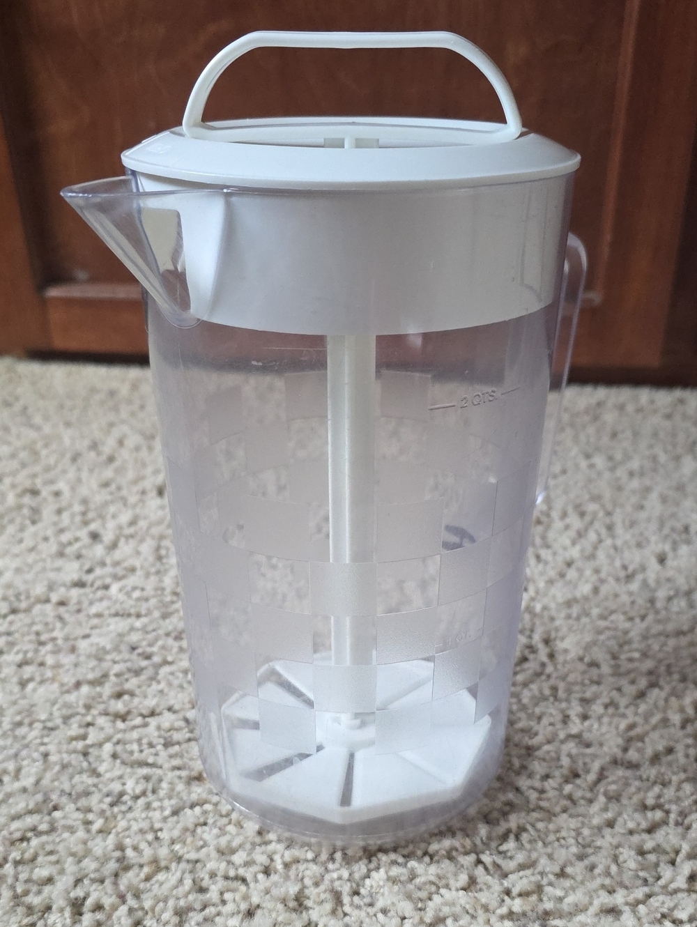 Pampered Chef Pitcher 2 Quart Quick-Stir Old Style Checkered Design J